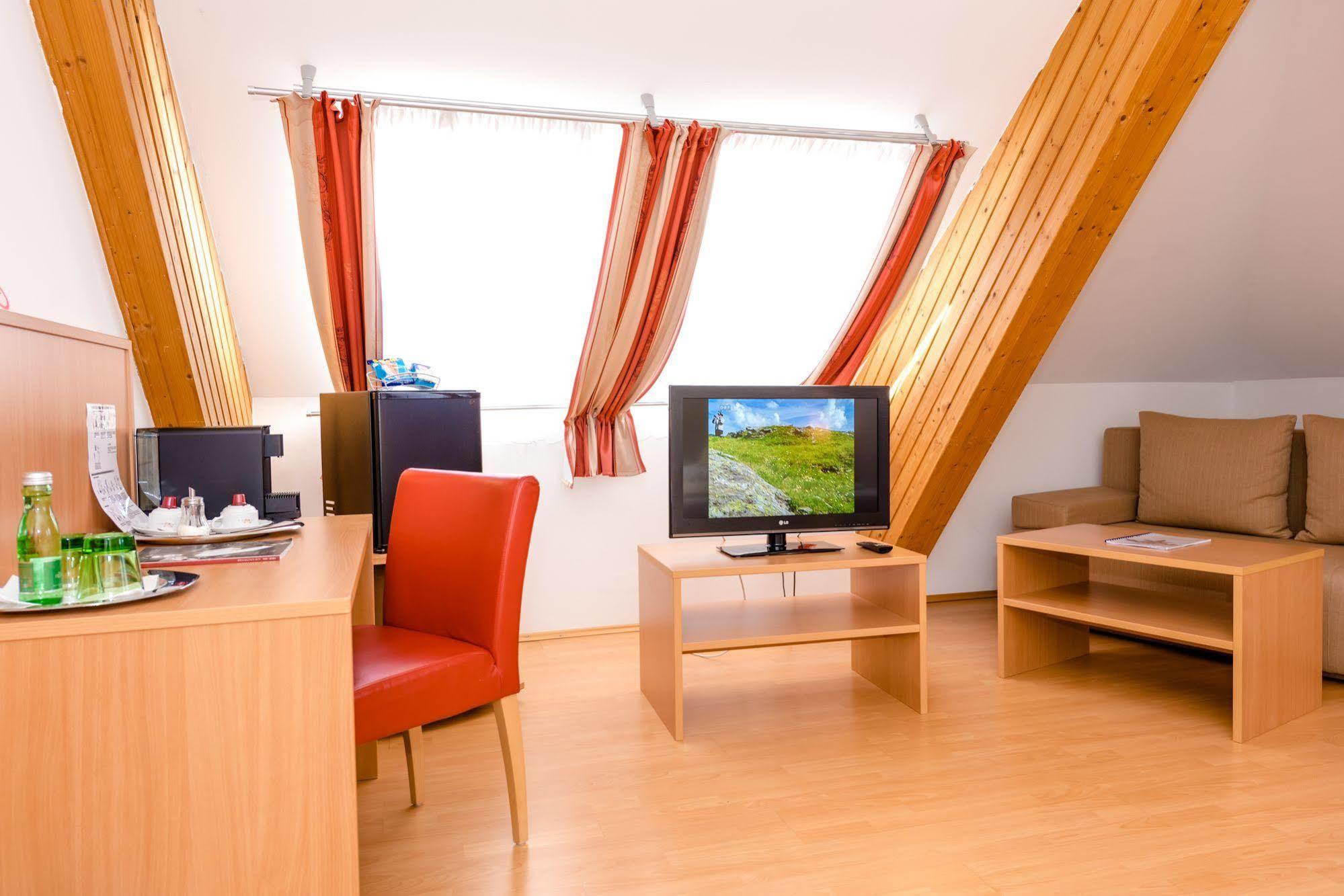 Stadthotel Schwerterbraeu Judenburg Luaran gambar