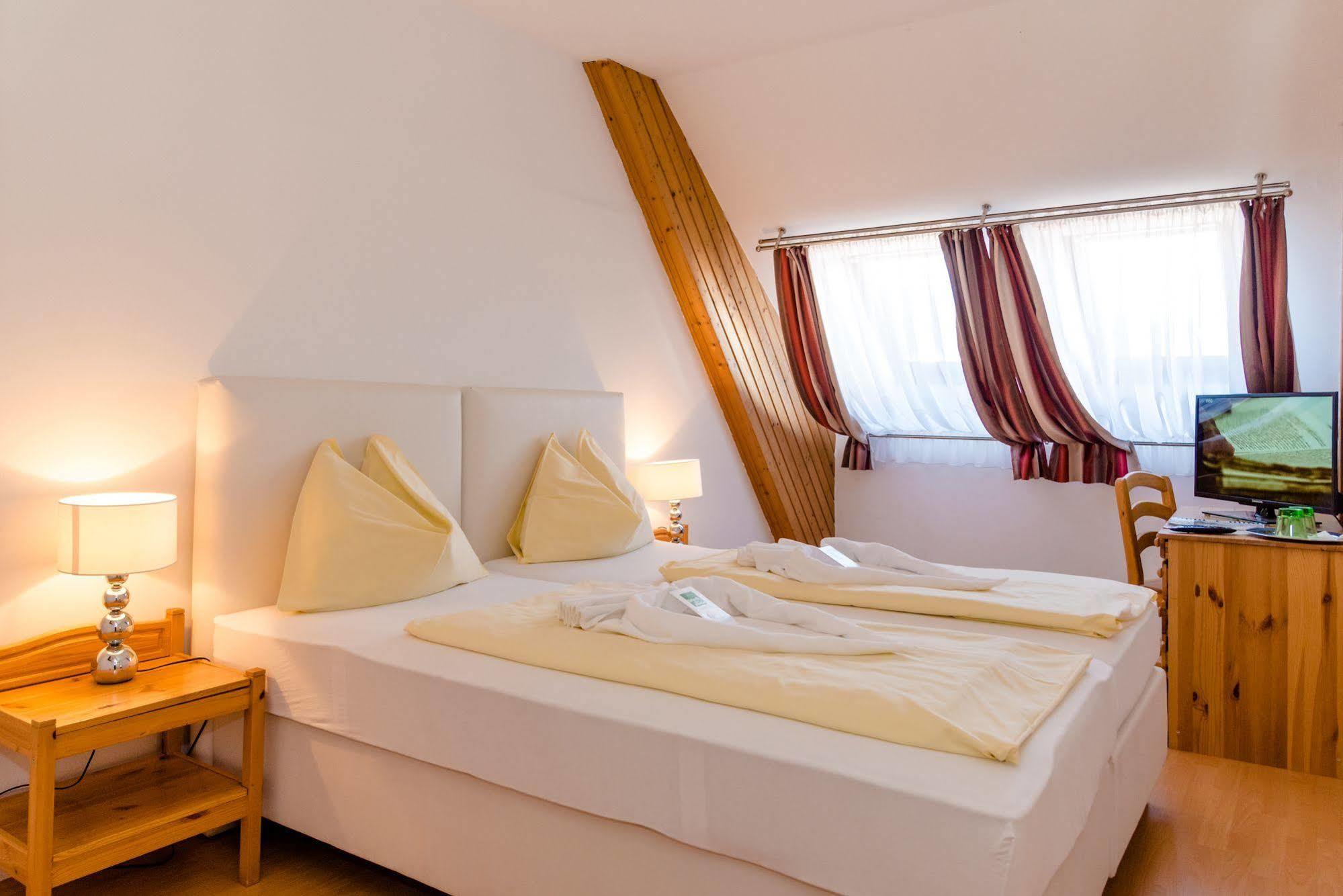 Stadthotel Schwerterbraeu Judenburg Luaran gambar